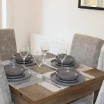 Comfortable House For 6 People Near City Centre - Midhurst Close II